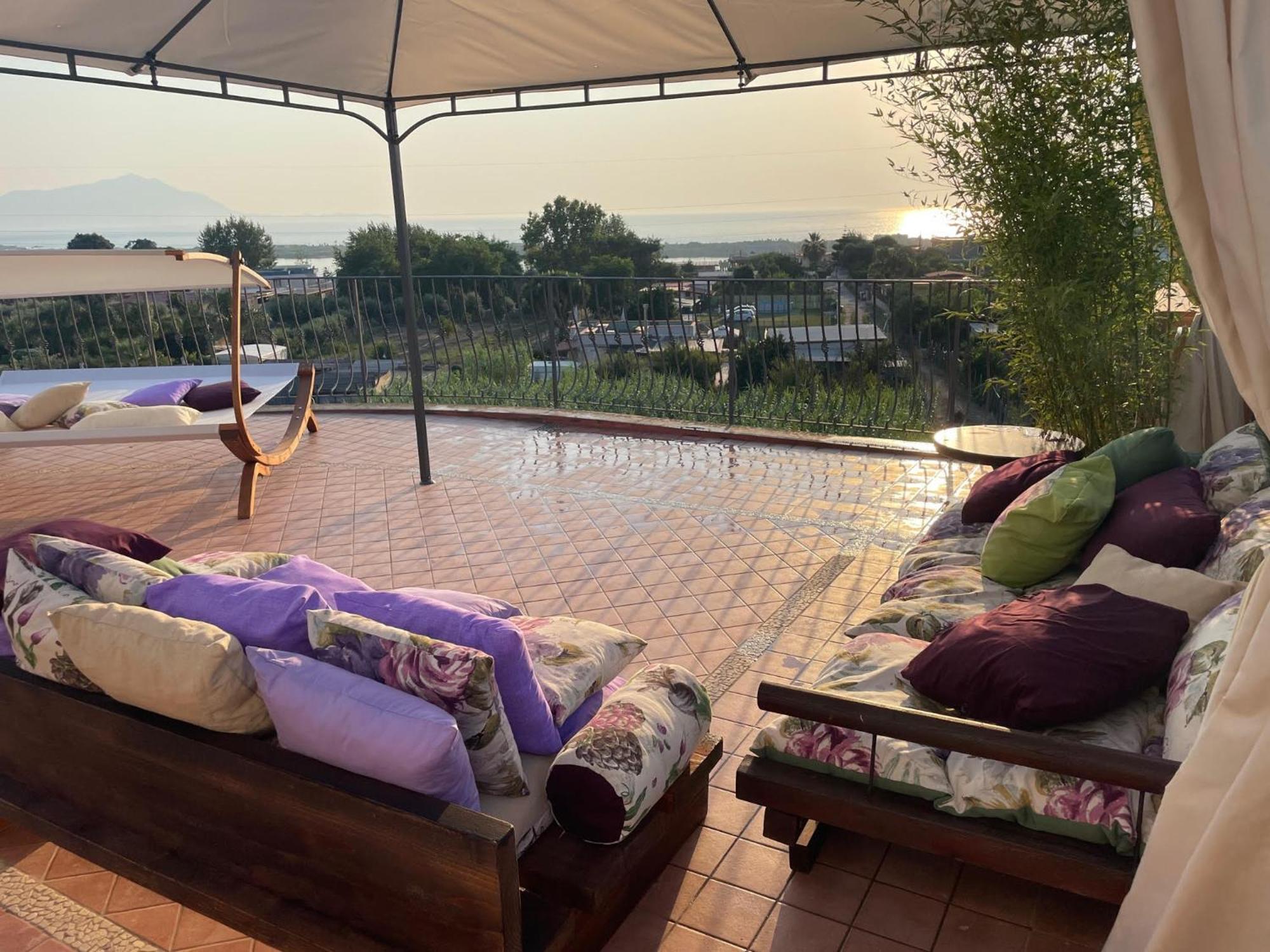 Domus Parva - Villa Con Bio-Piscina, Spa Privata E Appartamenti Panoramici Bacoli Bagian luar foto