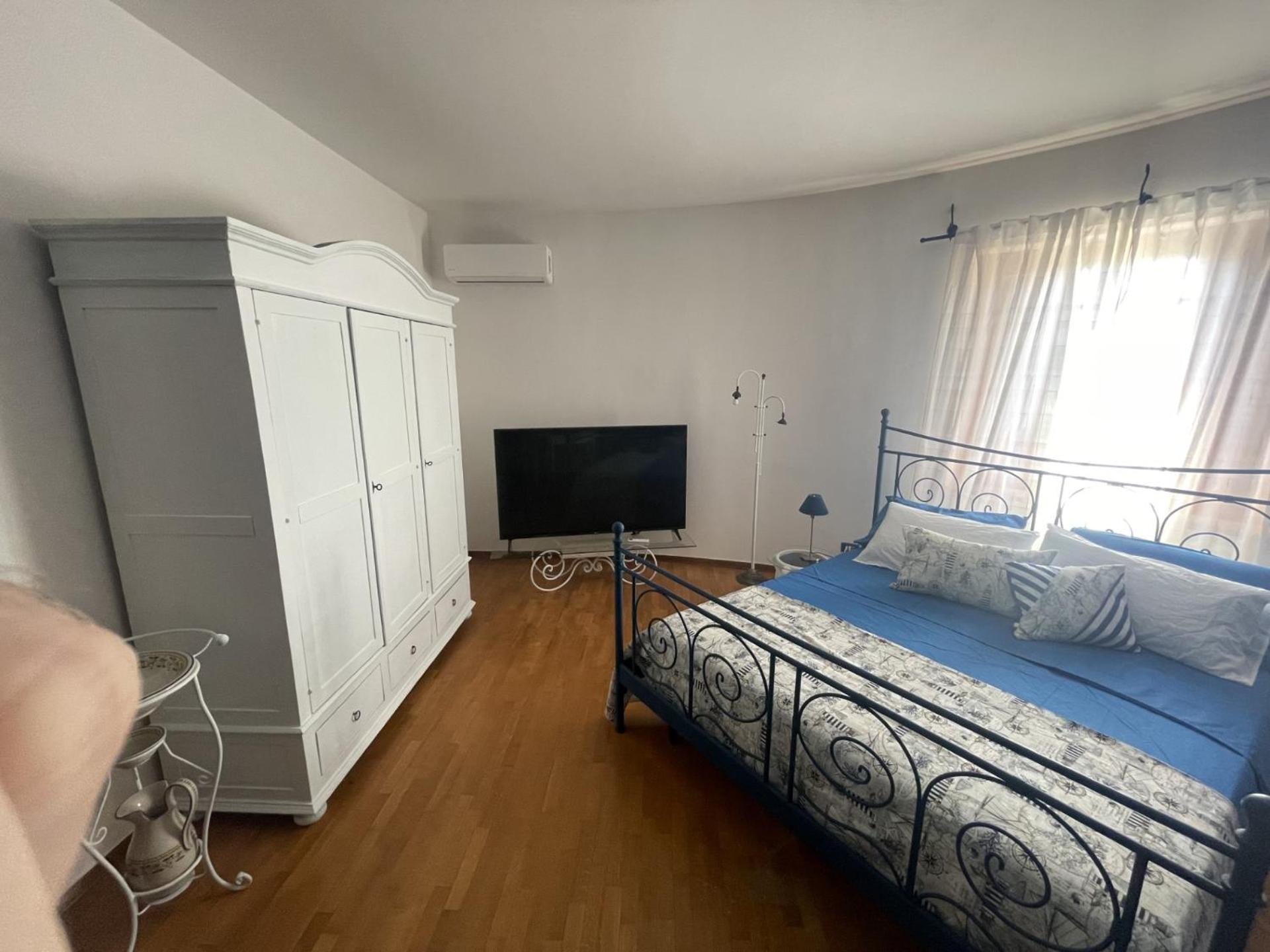 Domus Parva - Villa Con Bio-Piscina, Spa Privata E Appartamenti Panoramici Bacoli Bagian luar foto
